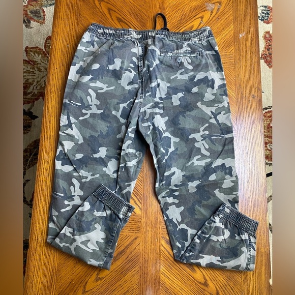 Camouflage Jogger Pants - Picture 4 of 5